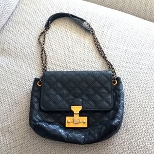 Marc Jacob's leather bag can be worn as messenger bag